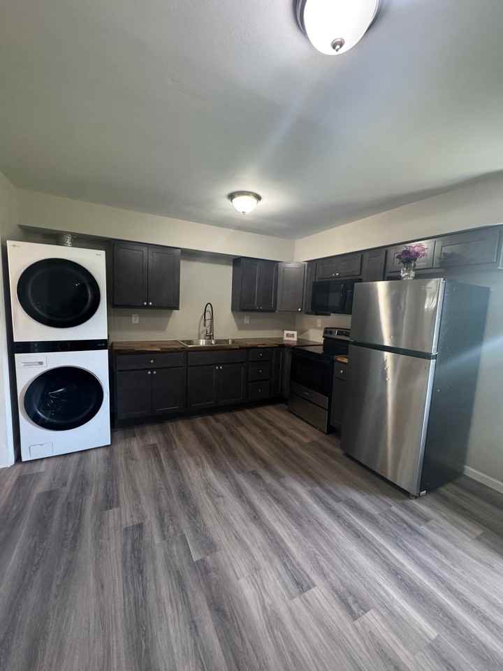 2200 Glen Dr - Photo 5 of 16