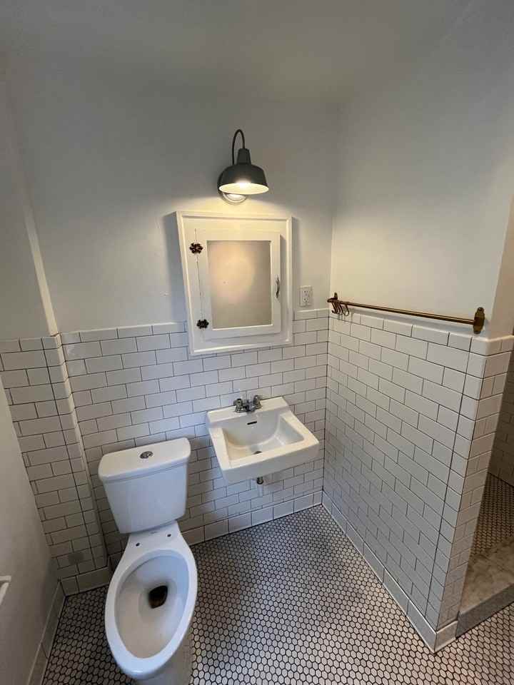 1840 W 5th Ave #1840 - Photo 3 of 19