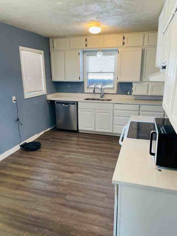 420 Eastsouth - Photo 5 of 14