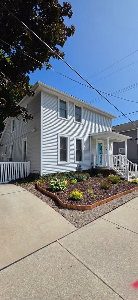 1018 Erie St - Photo 2 of 18