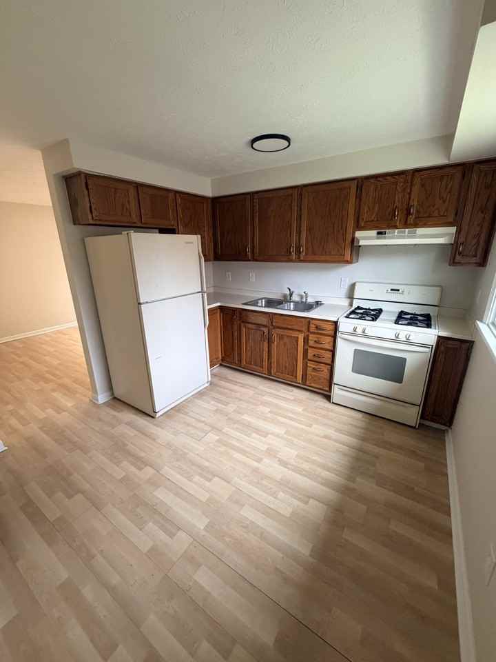 27 Hillbridge Cir #2 - Photo 3 of 19