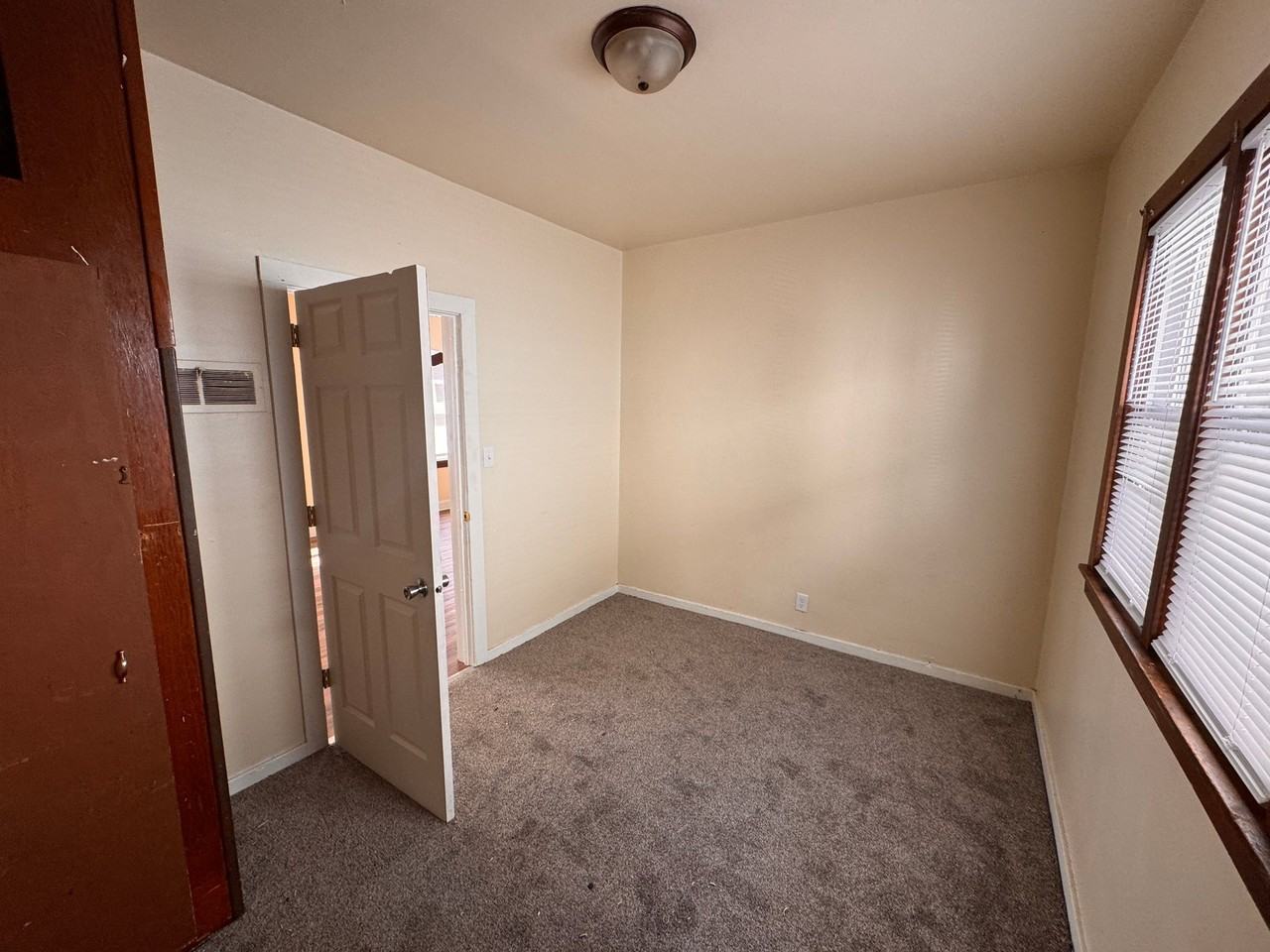 1118 S 18th St - Photo 6 of 20