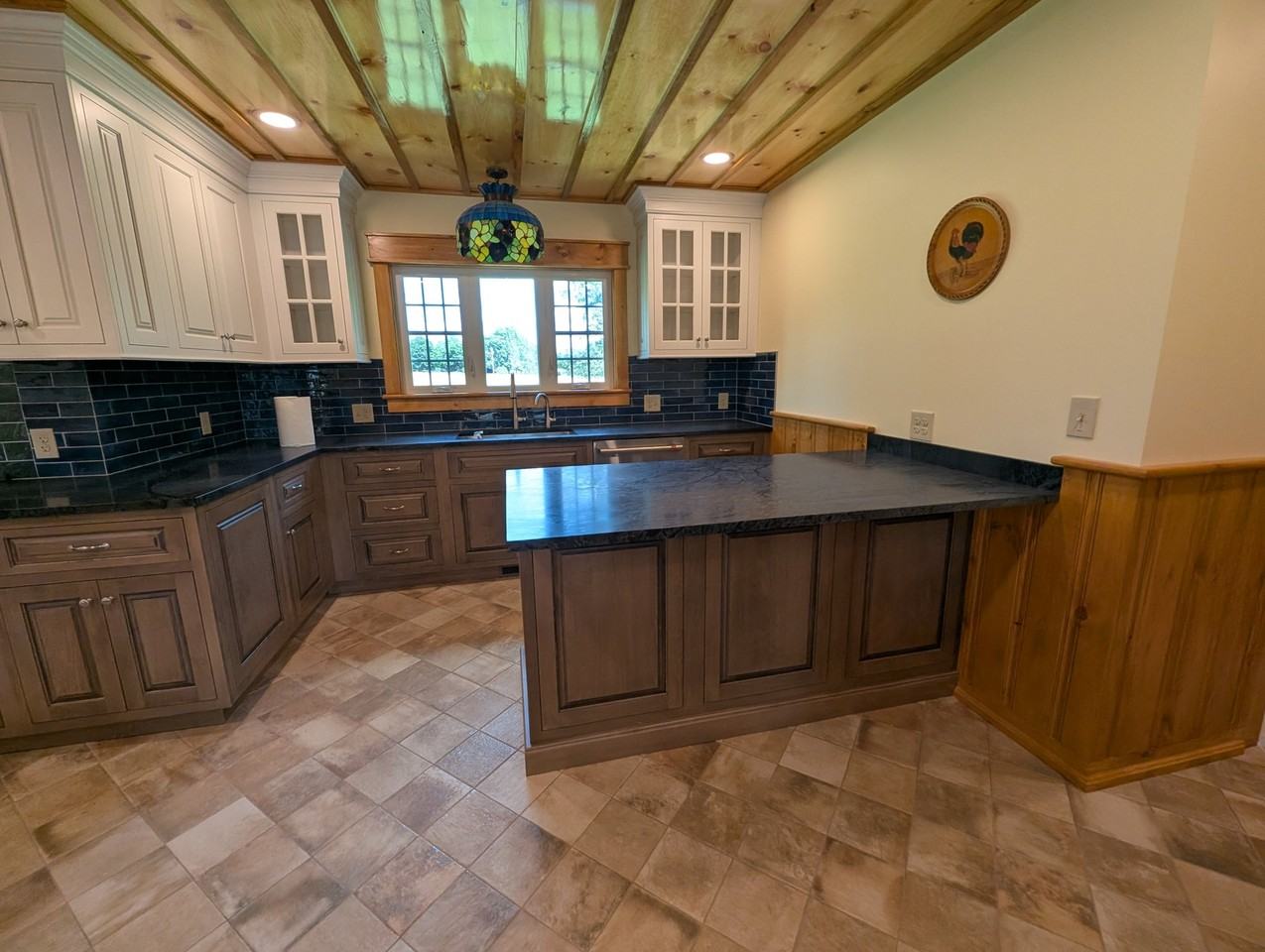 211 Pine Hill Rd - Photo 5 of 19