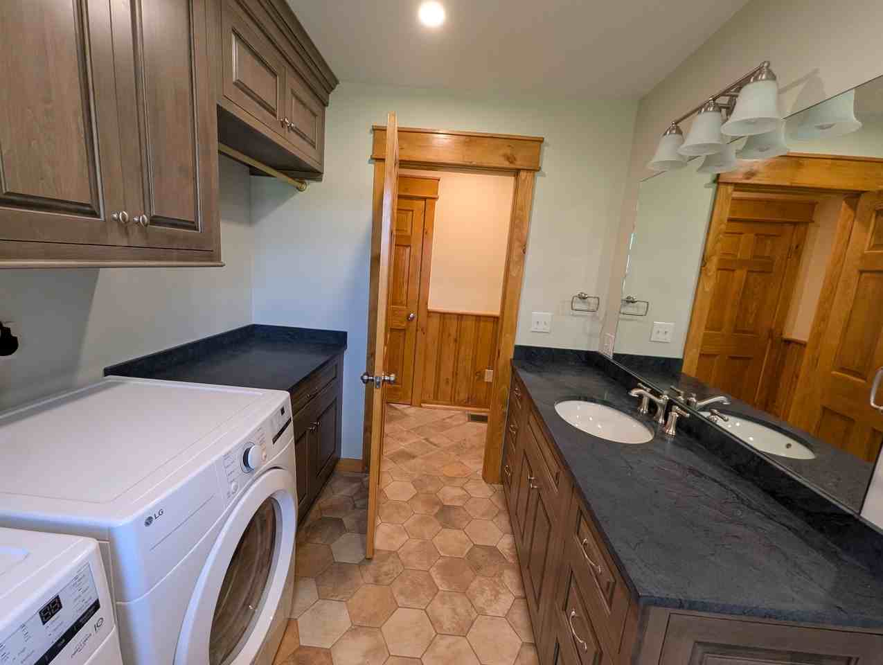 211 Pine Hill Rd - Photo 6 of 19
