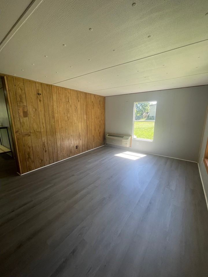114 Thomas Dr - Photo 4 of 8