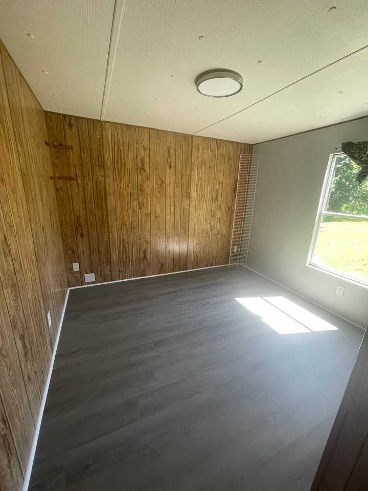 114 Thomas Dr - Photo 6 of 8