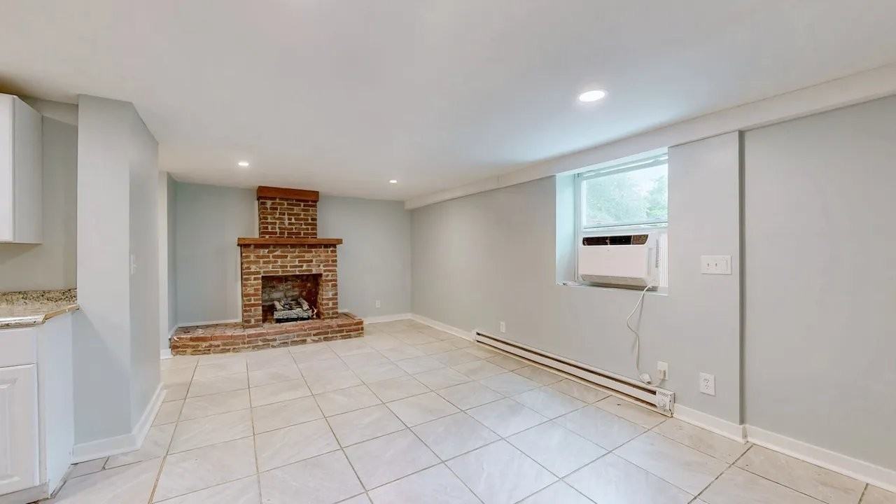 1070 Draughon Dr - Photo 6 of 20