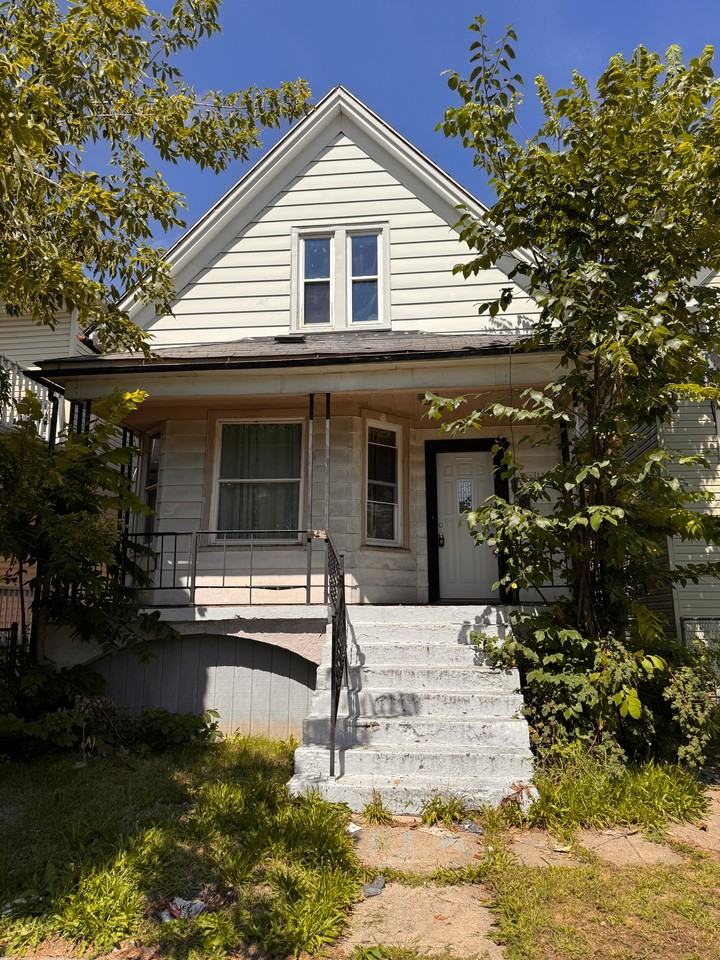 2308 W Burnham St - Photo 2 of 20
