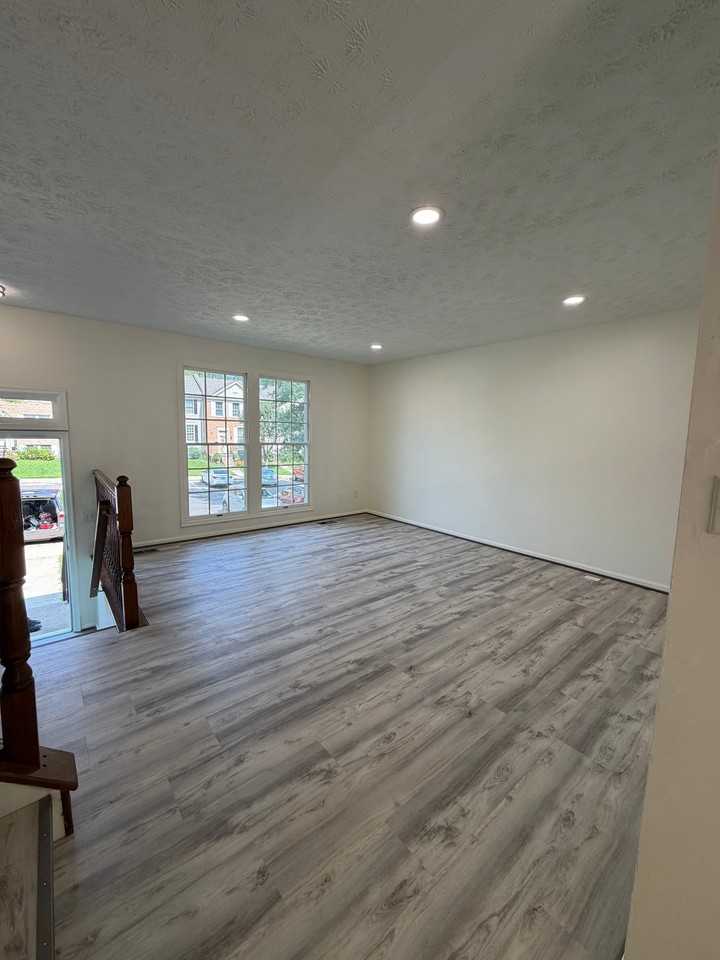 2110 Commodore Ct - Photo 2 of 13