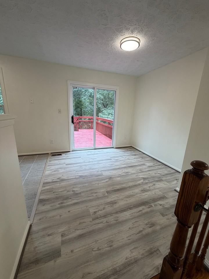 2110 Commodore Ct - Photo 3 of 13