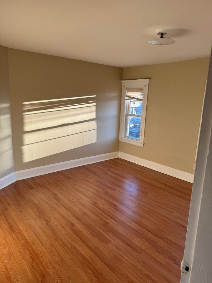 896 Howard Ave #3 - Photo 4 of 14