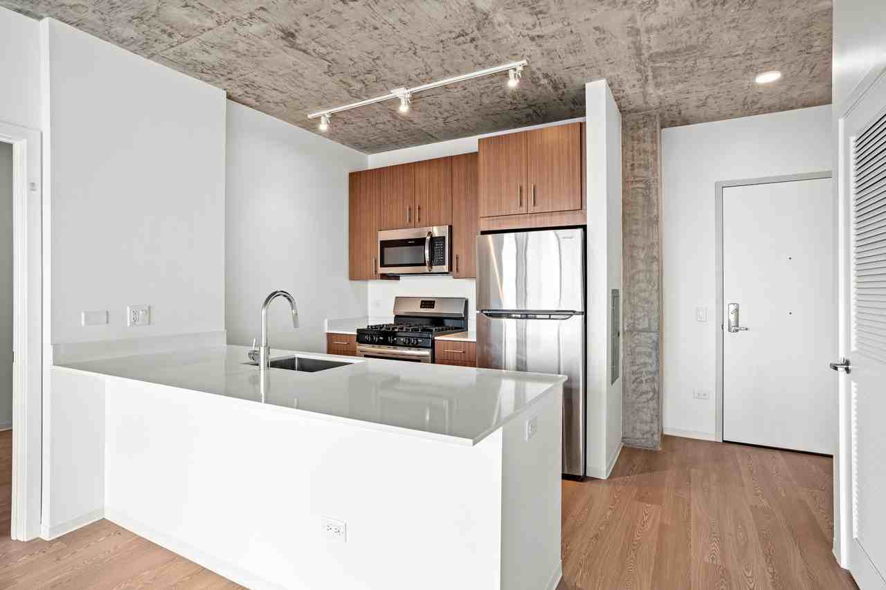 1406 S Wabash Ave - Photo 3 of 16