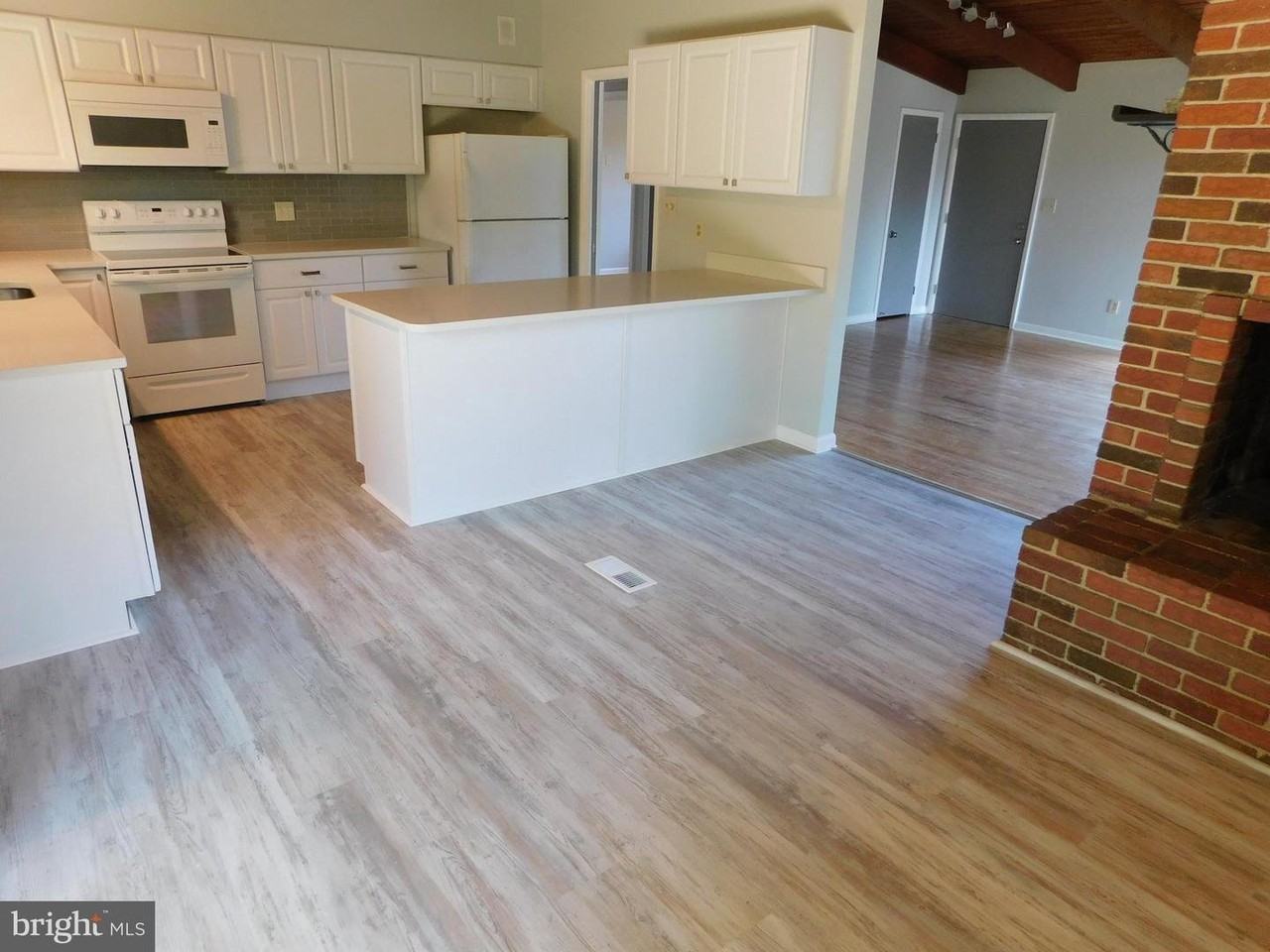 1242 S Governors Ave - Photo 4 of 20