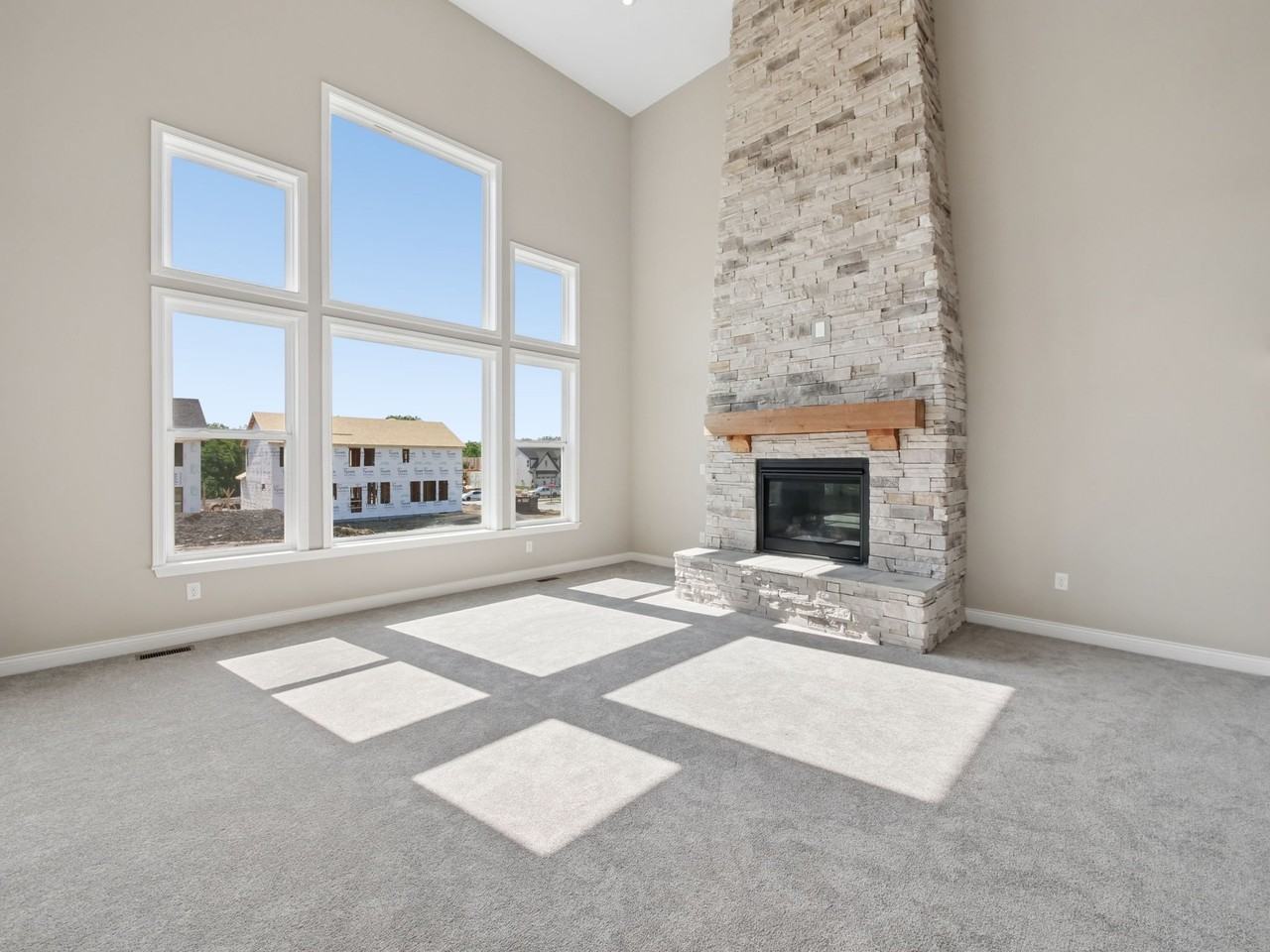 5195 Brookfield Ln - Photo 4 of 20