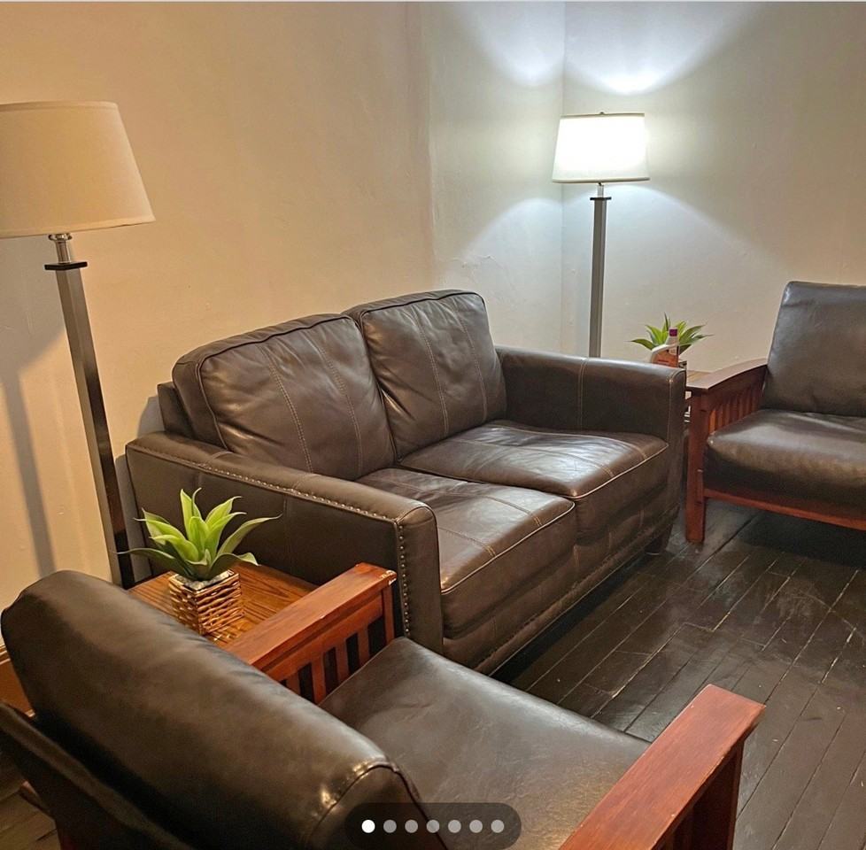 1264 E 59th St - Photo 2 of 6