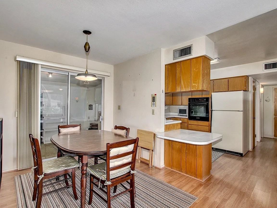 323 N 55th St - Photo 3 of 8