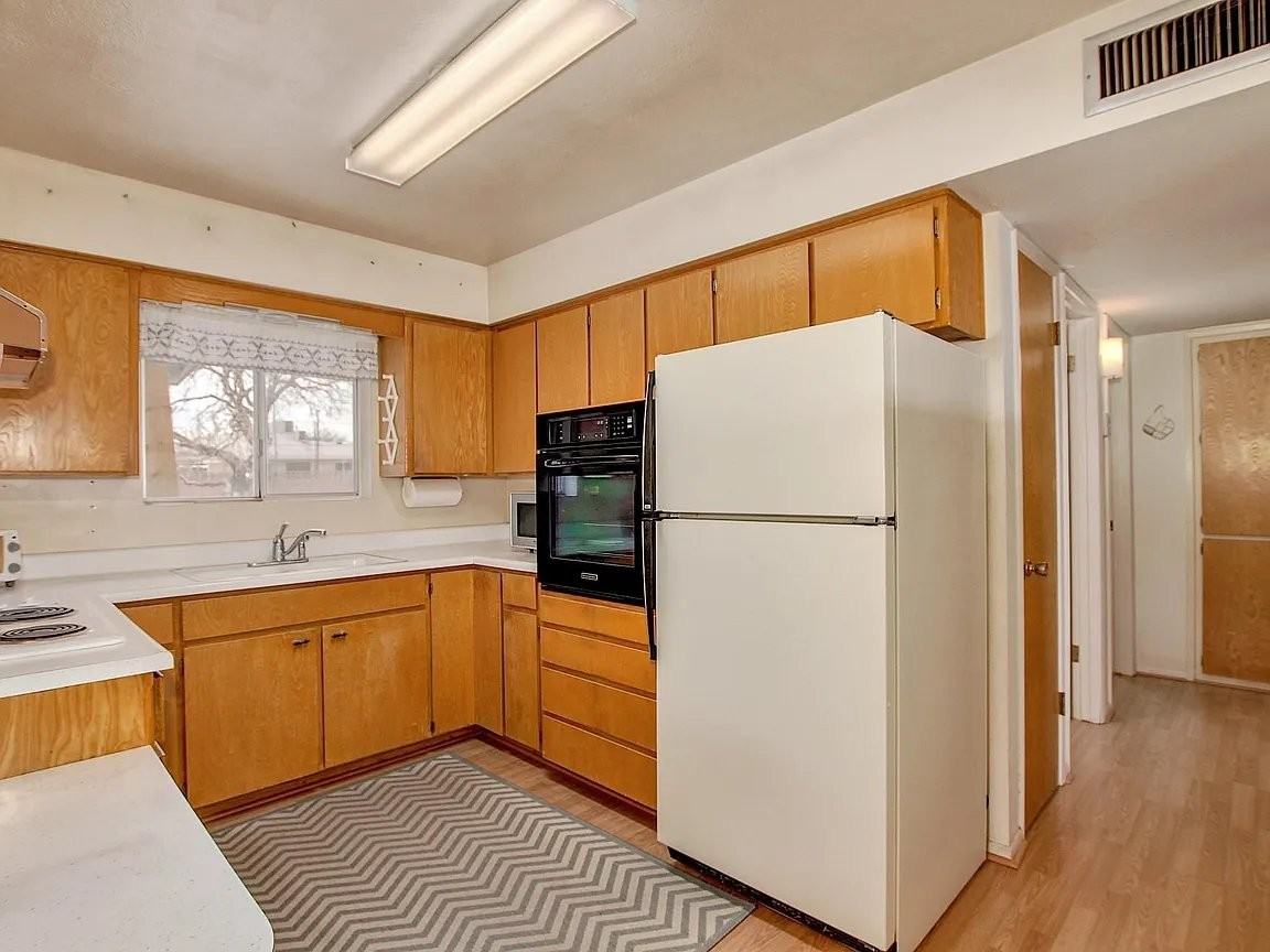 323 N 55th St - Photo 4 of 8