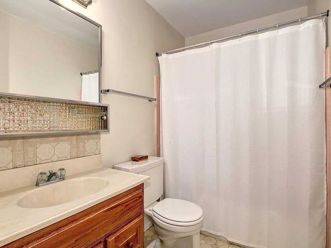 323 N 55th St - Photo 7 of 8
