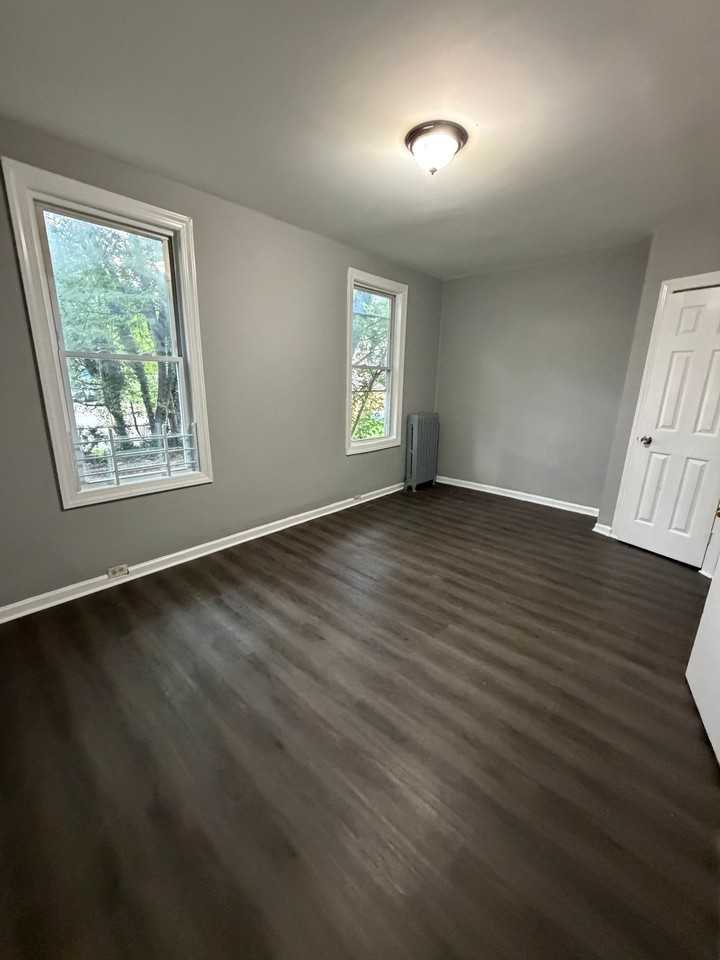55 N 18th St #1 - Photo 4 of 5