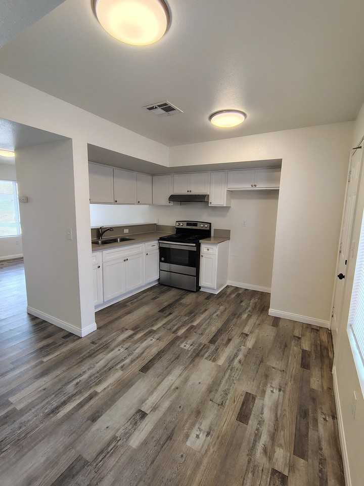 2010 Larcus Ave - Photo 3 of 10