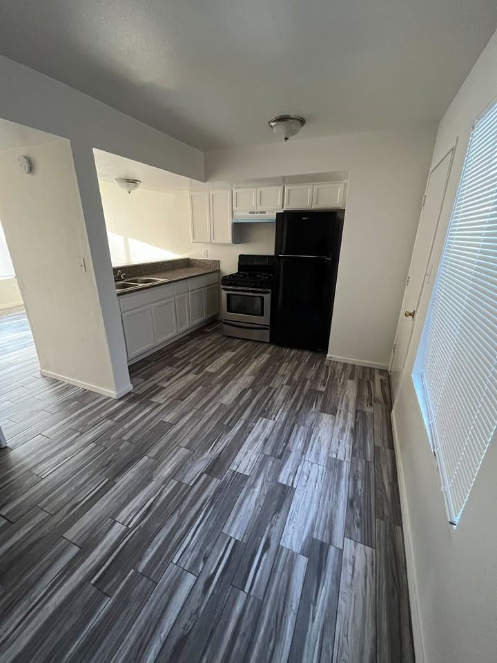 2010 Larcus Ave - Photo 4 of 10