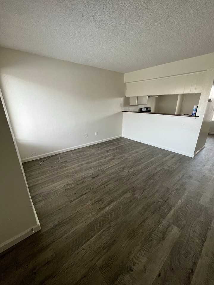2010 Larcus Ave - Photo 5 of 10