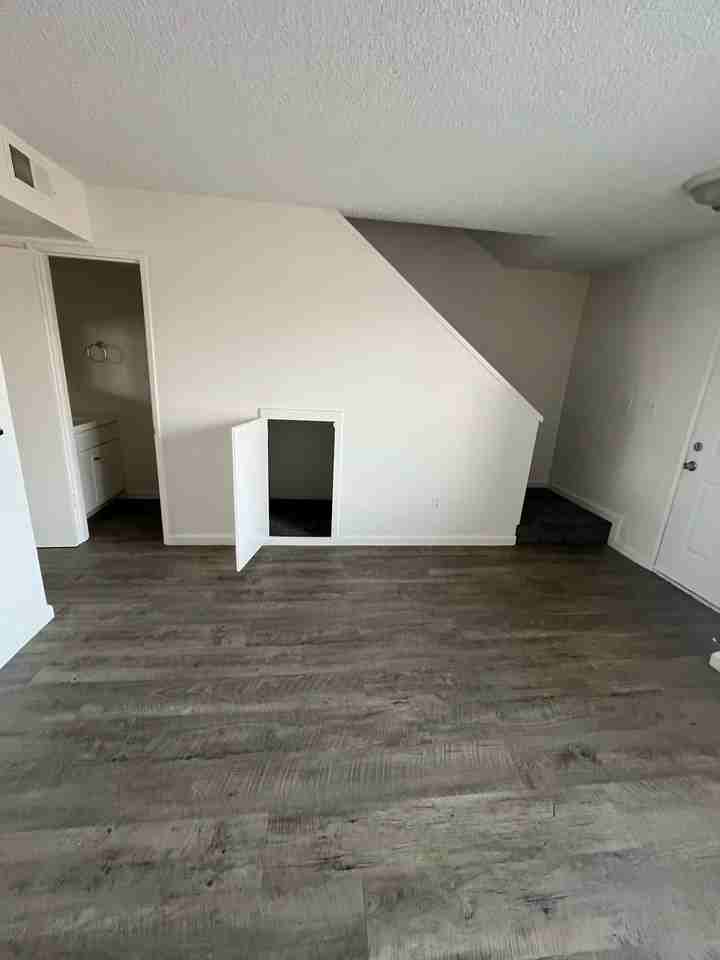 2010 Larcus Ave - Photo 6 of 10