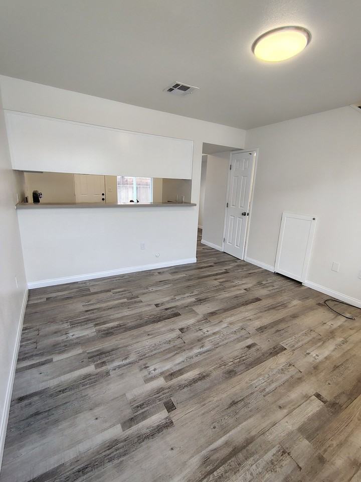 2010 Larcus Ave - Photo 7 of 10
