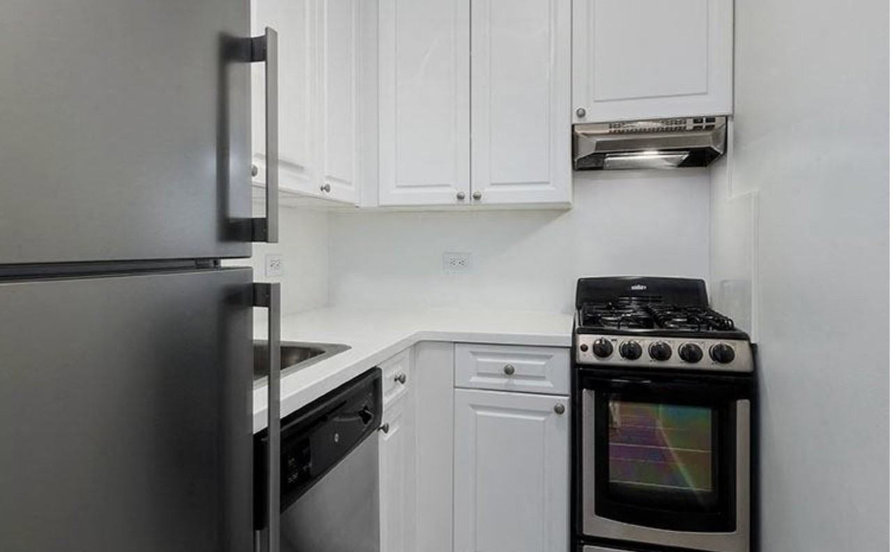 E 68th St #9G - Photo 7 of 10