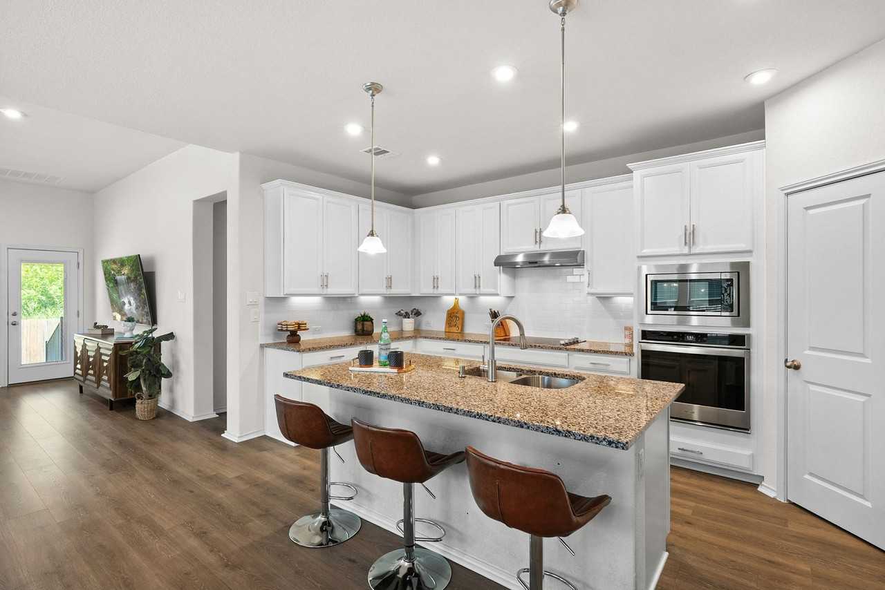 211 Brookside St - Photo 4 of 20