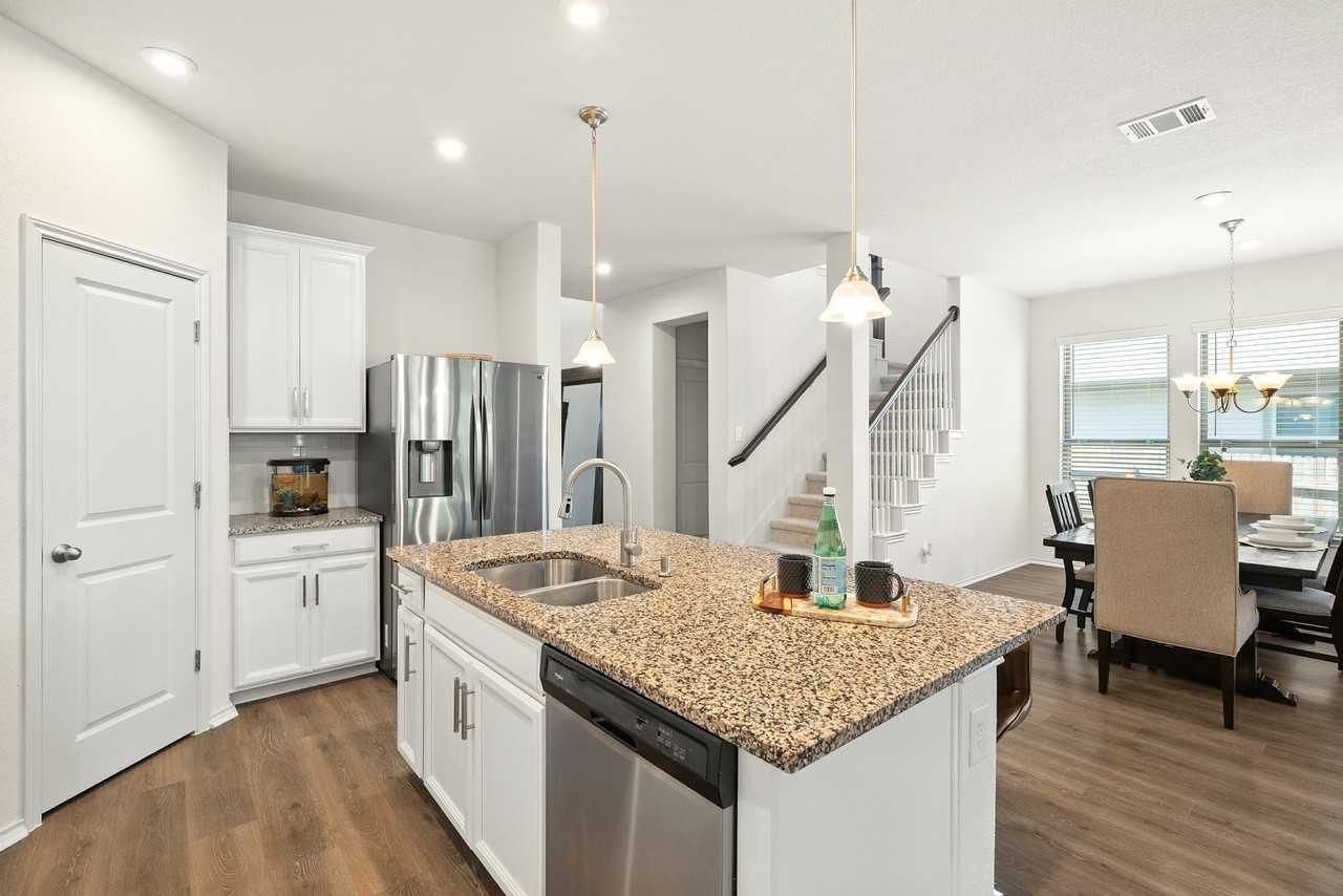 211 Brookside St - Photo 5 of 20