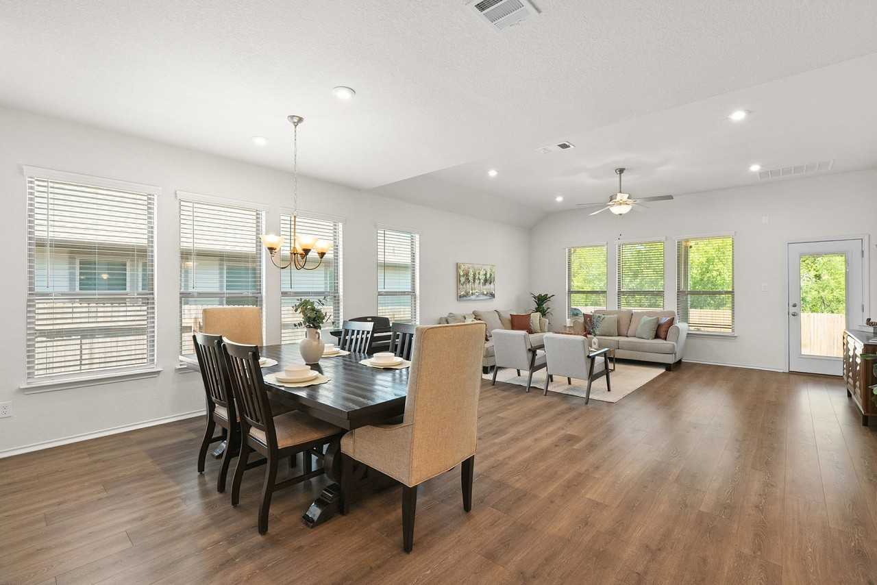 211 Brookside St - Photo 7 of 20