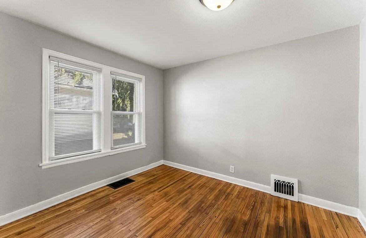 383 Dewey St #A - Photo 4 of 9