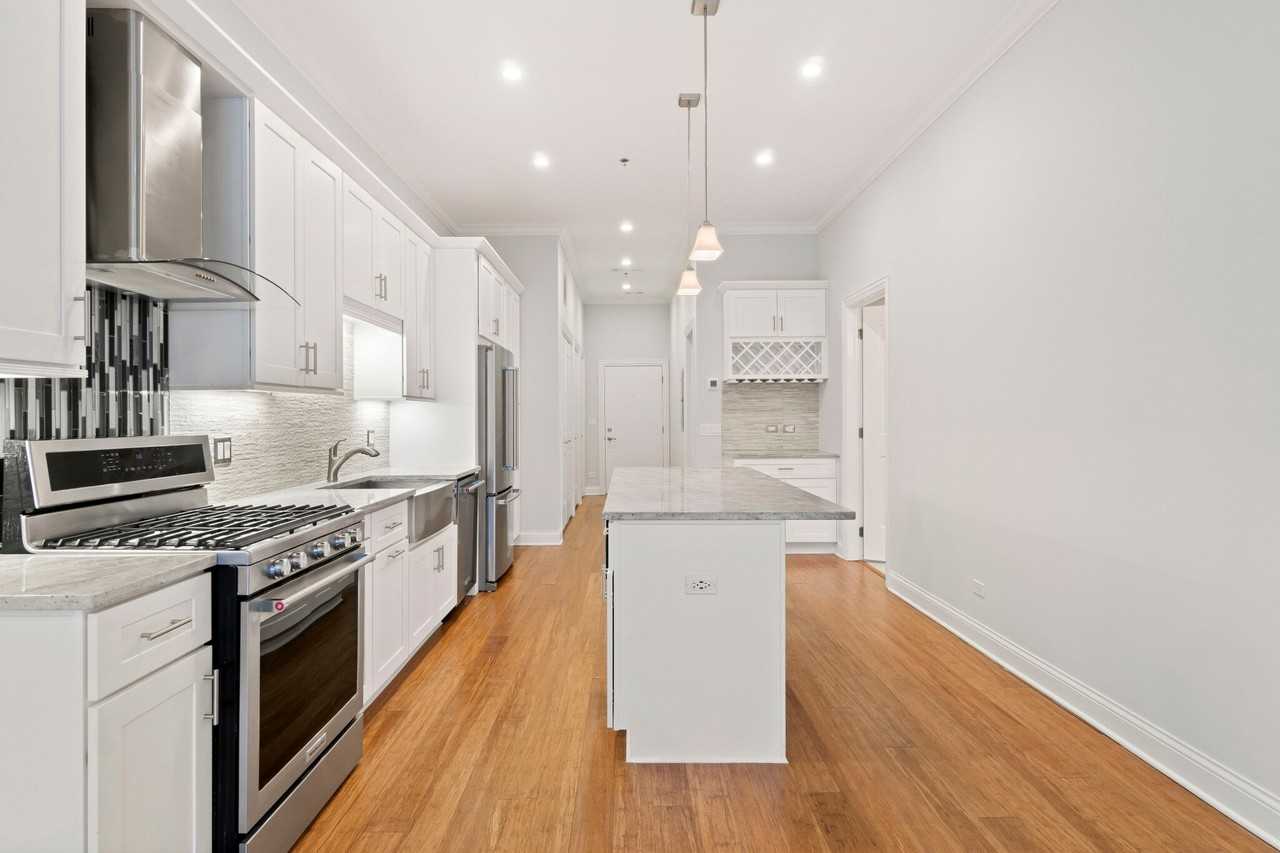 1029 W Rundell Pl #33-201 - Photo 2 of 15