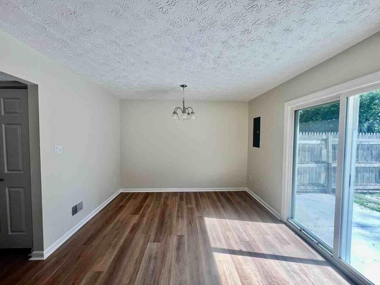 5276 Mulberry Ct - Photo 6 of 10