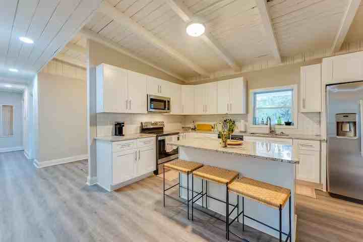 4454 Thompson Mill Rd - Photo 5 of 15