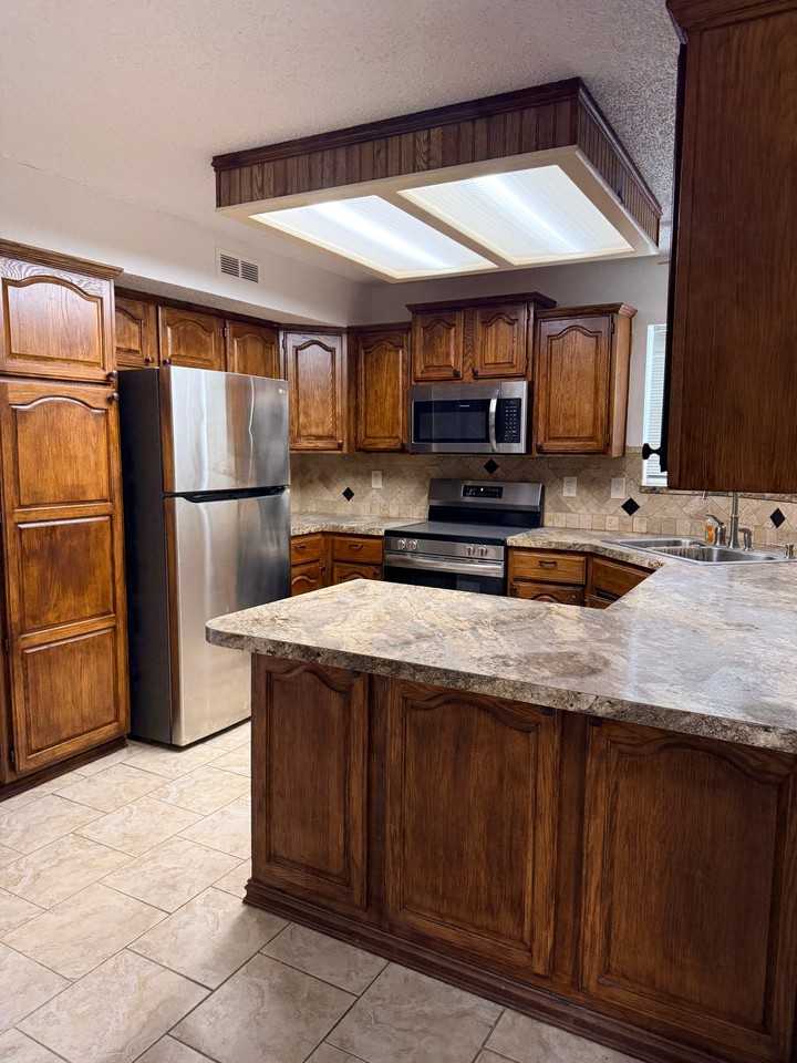3832 W Fort Worth St - Photo 3 of 18