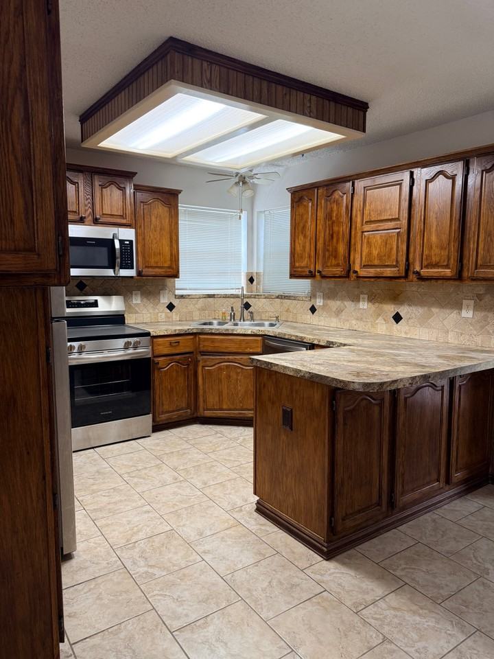 3832 W Fort Worth St - Photo 4 of 18