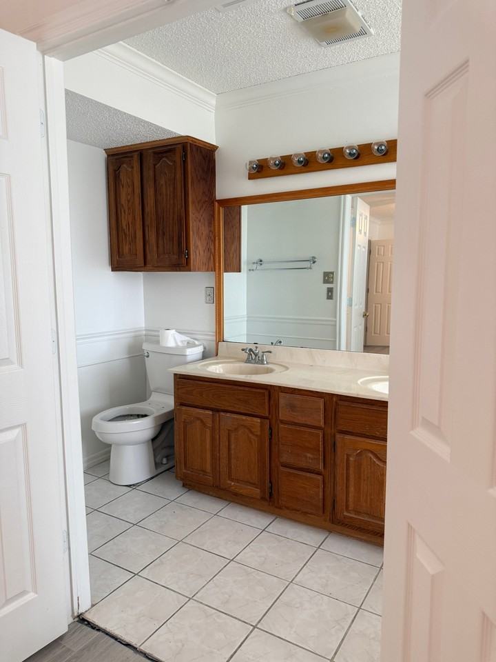 3832 W Fort Worth St - Photo 7 of 18