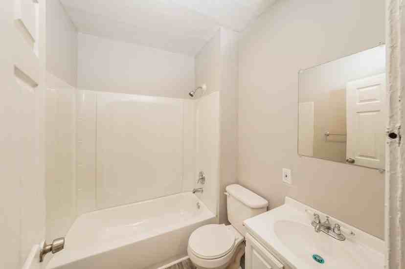 19704 Salisbury St - Photo 4 of 7