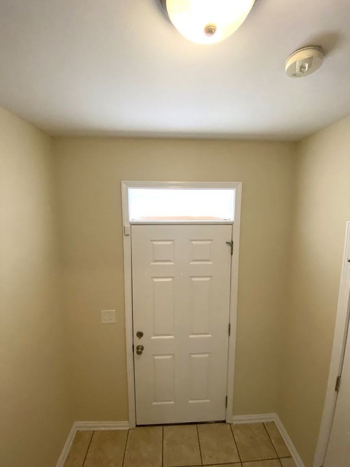 1145 Appian Crossing Way - Photo 2 of 31