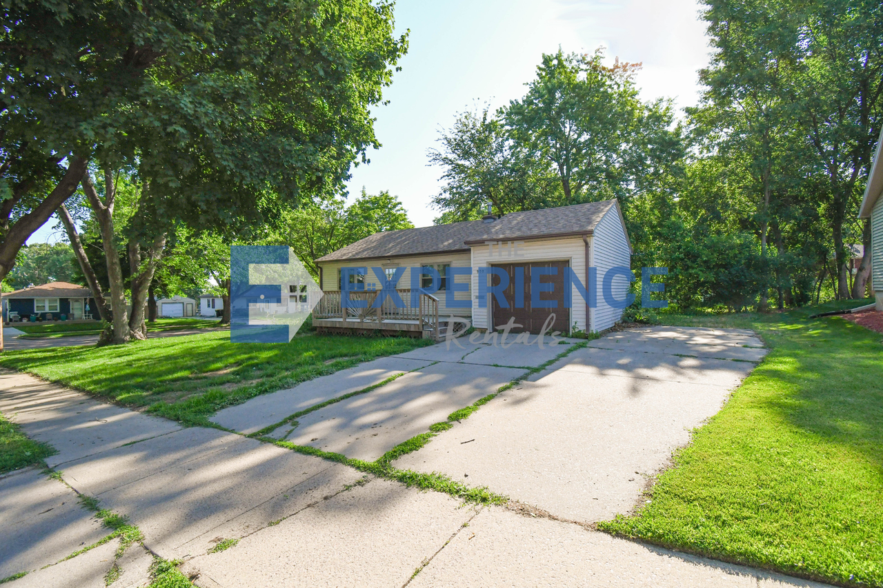 900 S Marday Ave - Photo 3 of 27
