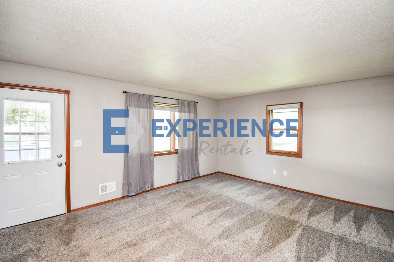 900 S Marday Ave - Photo 6 of 27
