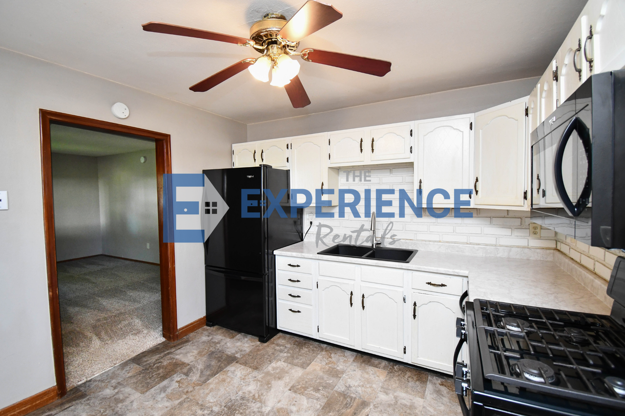 900 S Marday Ave - Photo 7 of 27
