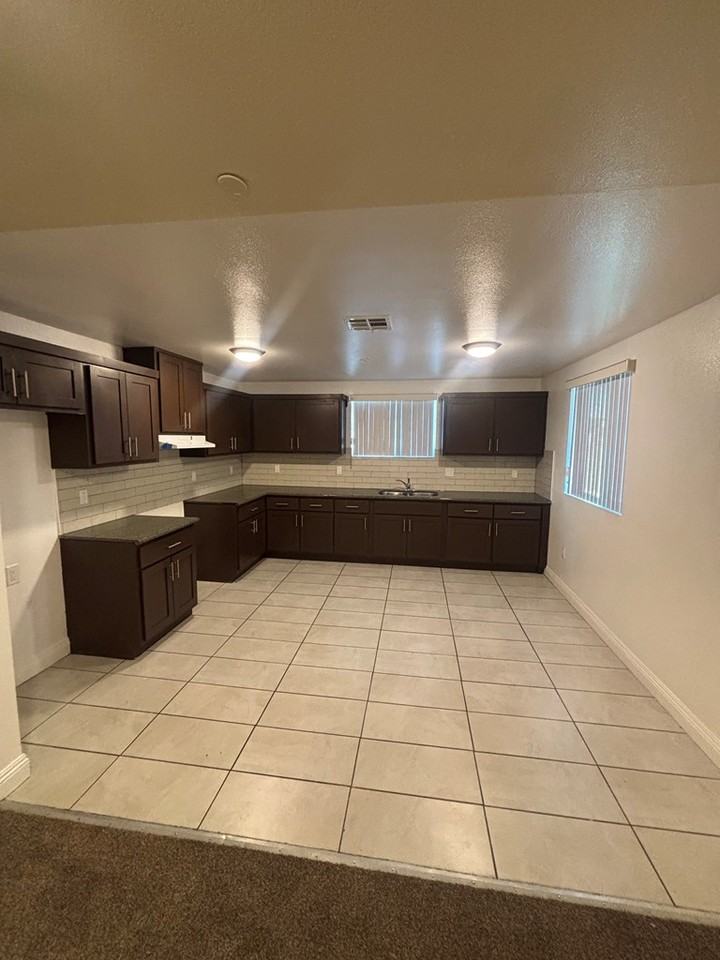 428 West 75th Street - Photo 6 of 20