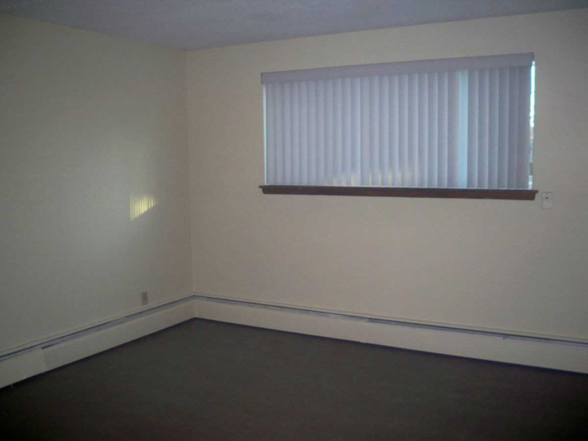 1831 - 1831 14 Ave Ne - Photo 3 of 9