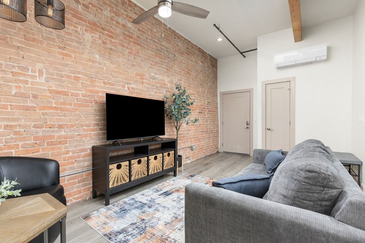 331 Main St #202 - Photo 5 of 26