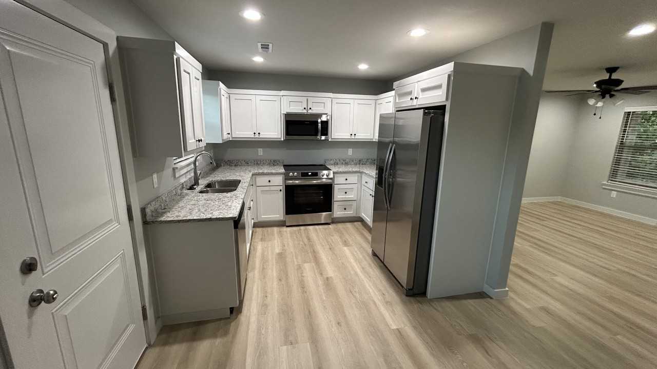 312 W Butler St #3 - Photo 5 of 19