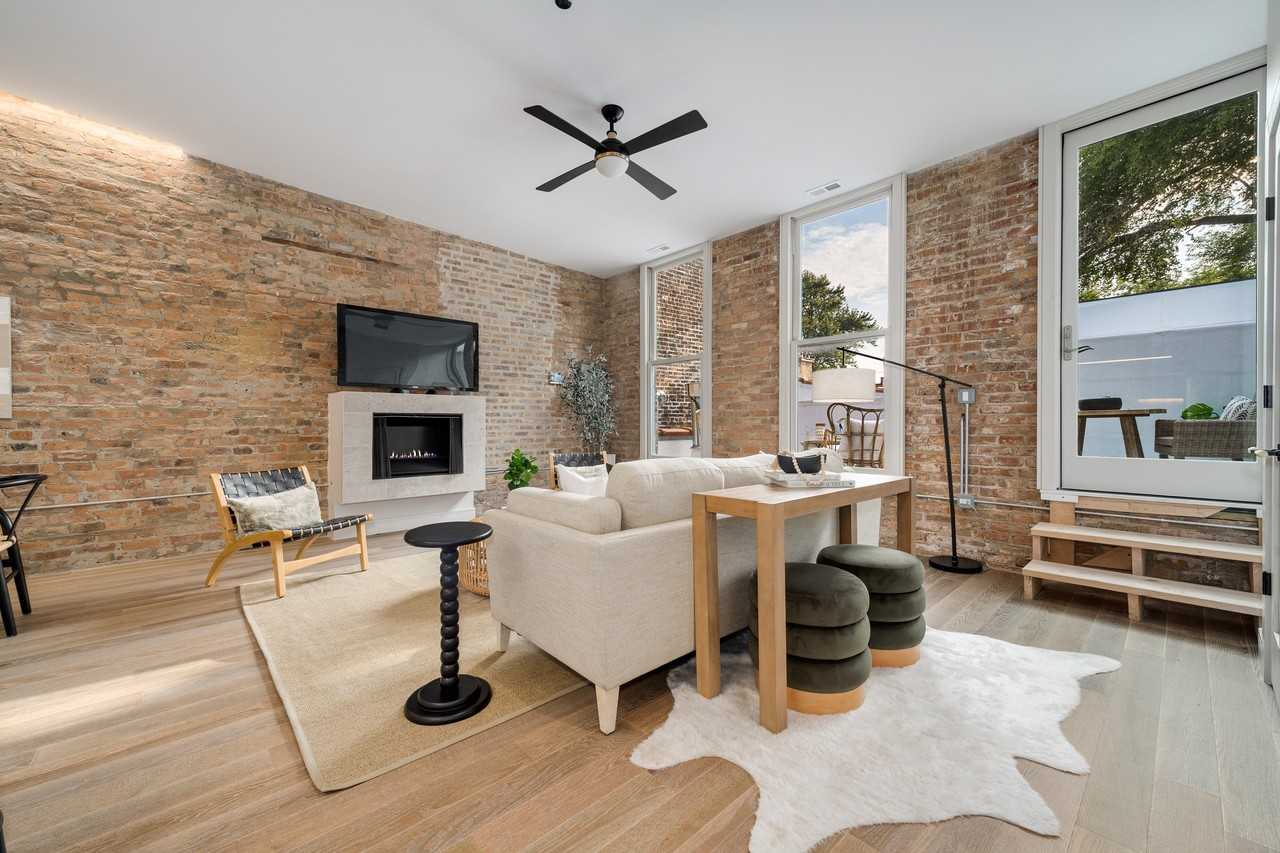 1810 N Wells St #206 - Photo 2 of 11