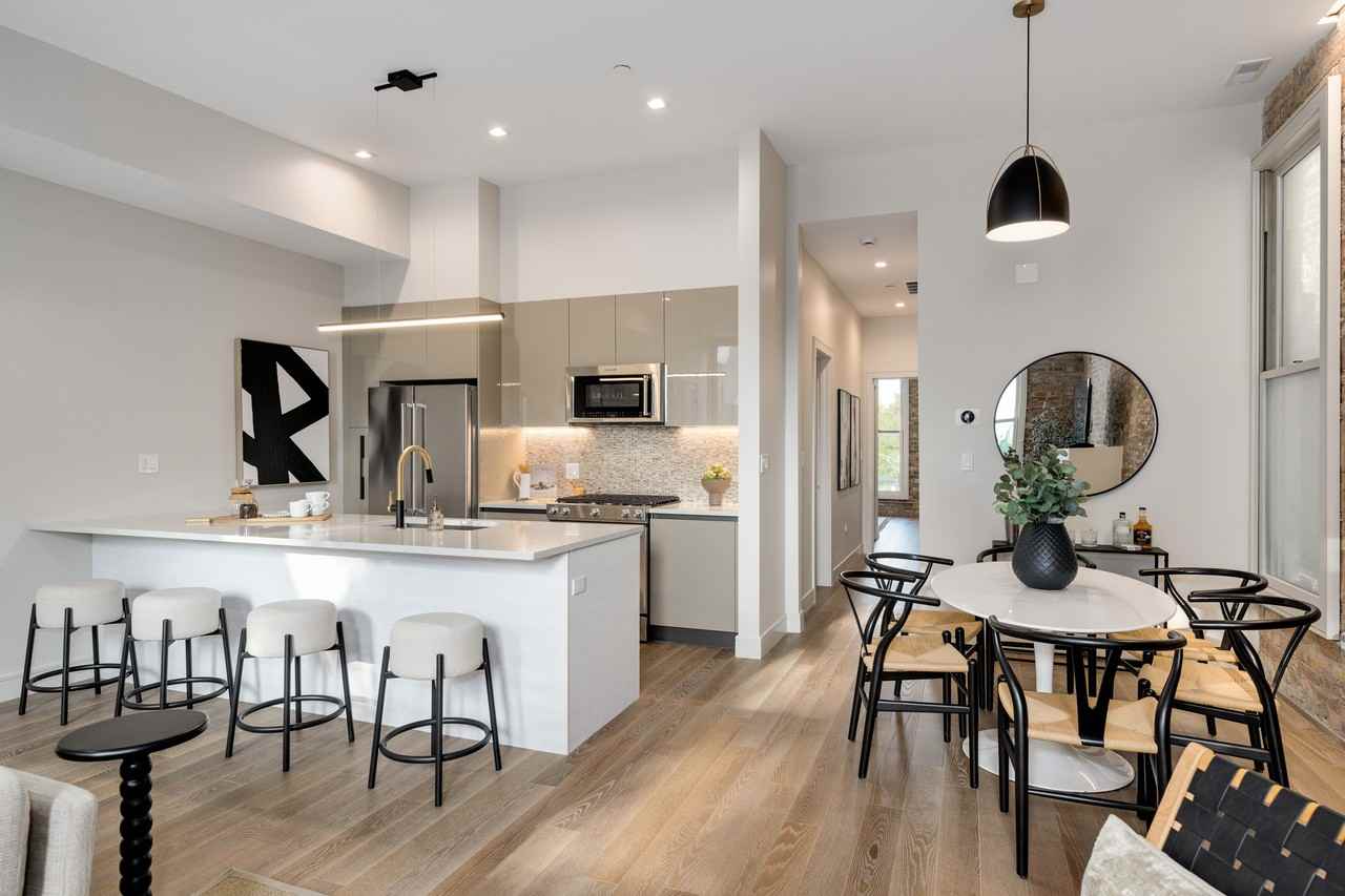 1810 N Wells St #206 - Photo 6 of 11